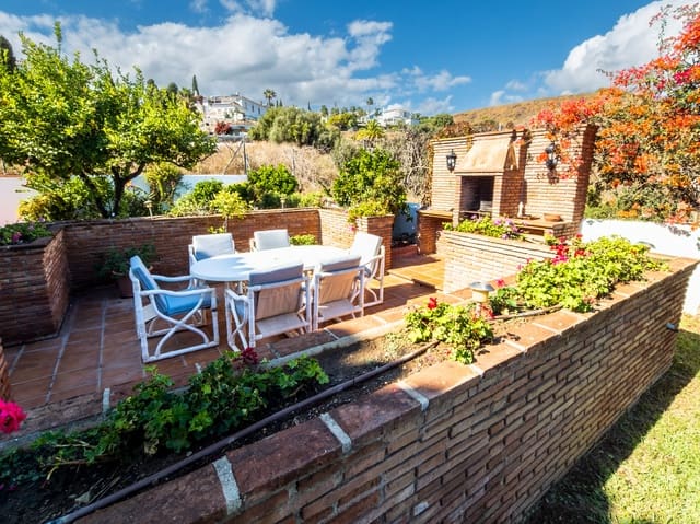 5 makuuhuone Huvila myytävänä paikassa Mijas Costa, Mijas mukana uima-altaan 
autotalli - 1 000 000 € (Ref: 9359388)