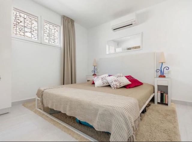 Apartamento de 1 habitación en Roca Llisa, Santa Eulalia / Santa Eularia en venta con piscina garaje - 695.000 € (Ref: 9359389)