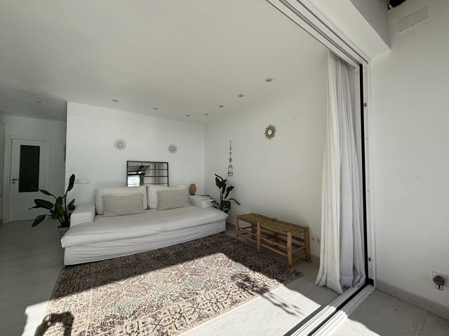 Apartamento de 1 habitación en Roca Llisa, Santa Eulalia / Santa Eularia en venta con piscina garaje - 695.000 € (Ref: 9359389)