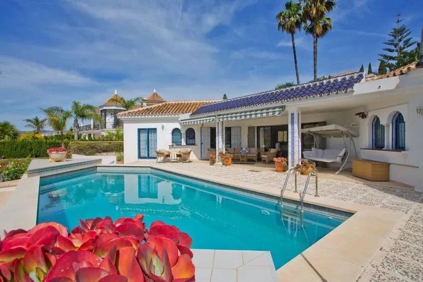 3 soveværelse Villa til salg i Mijas Costa med swimmingpool garage - € 1.800.000 (Ref: 9362389)