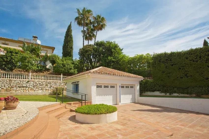3 soveværelse Villa til salg i Mijas Costa med swimmingpool garage - € 1.800.000 (Ref: 9362389)
