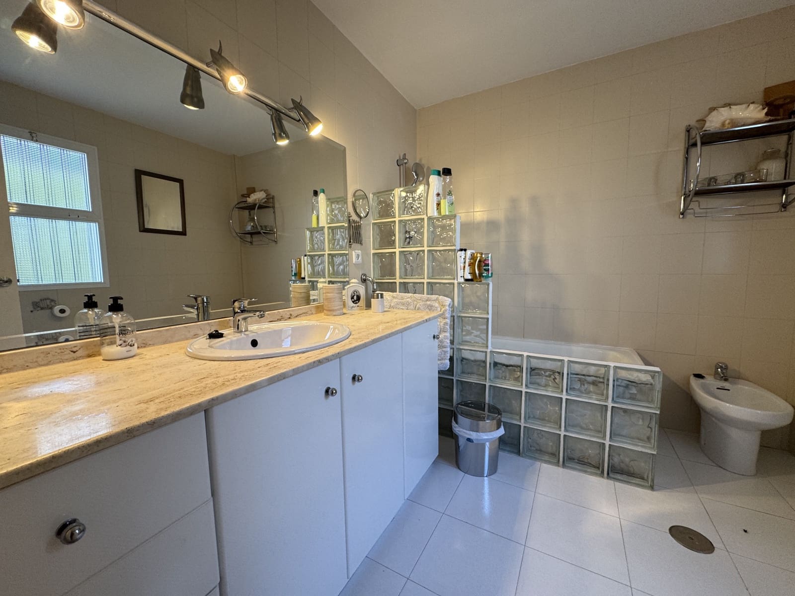 5 soverom Villa til salgs i Pinos de Alhaurin med svømmebasseng garasje - € 1 300 000 (Ref: 9367348)
