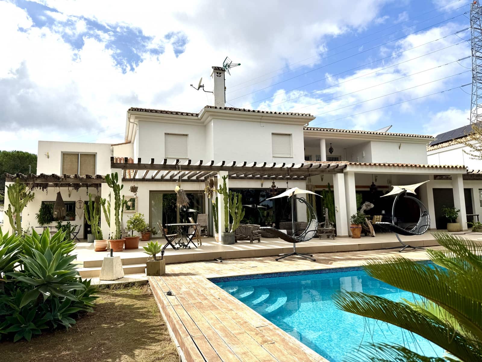 5 soverom Villa til salgs i Pinos de Alhaurin med svømmebasseng garasje - € 1 300 000 (Ref: 9367348)