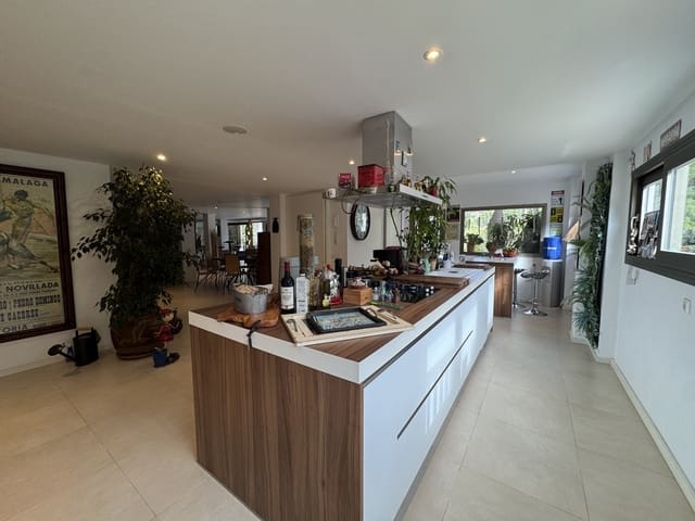 5 soverom Villa til salgs i Pinos de Alhaurin, Alhaurín de la Torre med svømmebasseng garasje - € 1 300 000 (Ref: 9367348)
