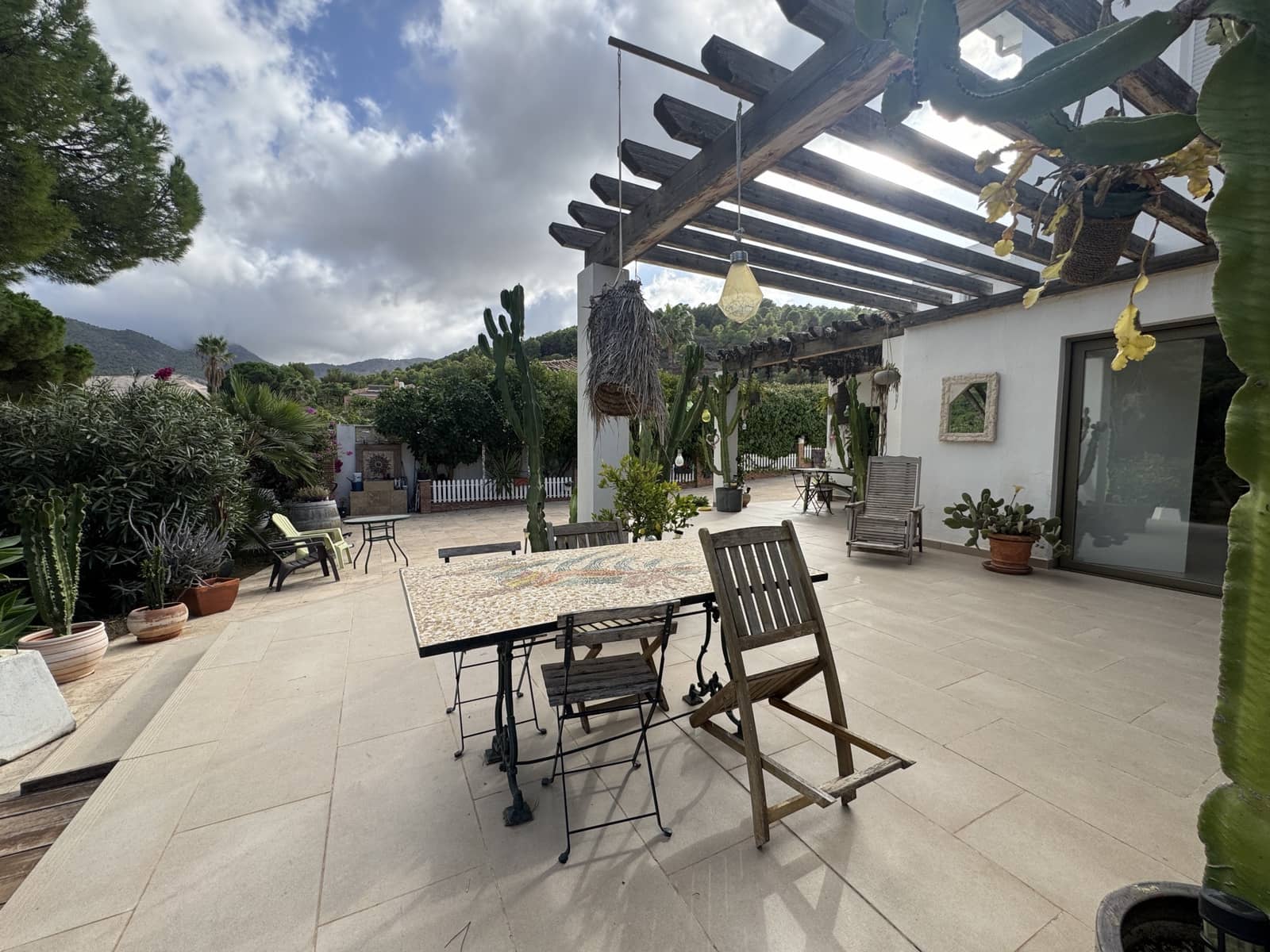 5 soverom Villa til salgs i Pinos de Alhaurin med svømmebasseng garasje - € 1 300 000 (Ref: 9367348)