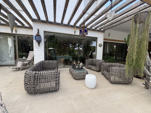 5 soverom Villa til salgs i Pinos de Alhaurin, Alhaurín de la Torre med svømmebasseng garasje - € 1 300 000 (Ref: 9367348)