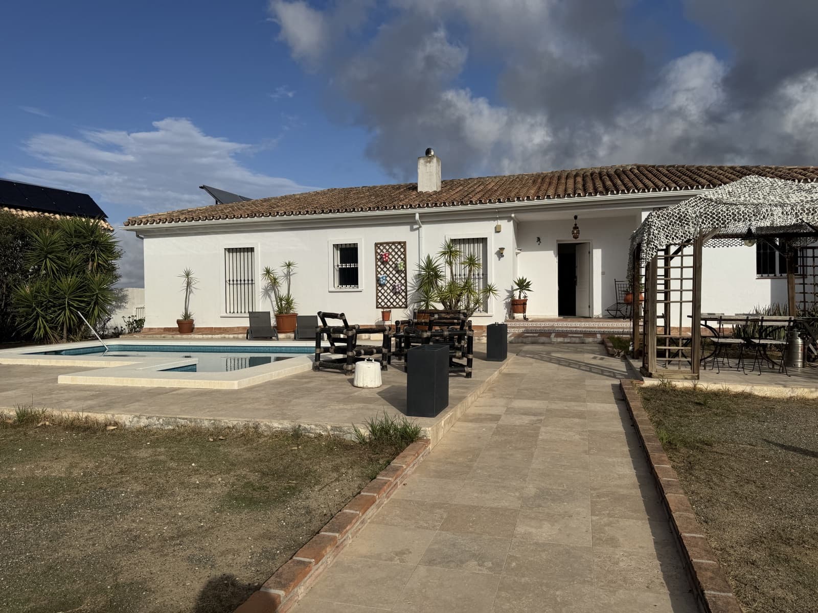 5 soverom Villa til salgs i Pinos de Alhaurin med svømmebasseng garasje - € 1 300 000 (Ref: 9367348)