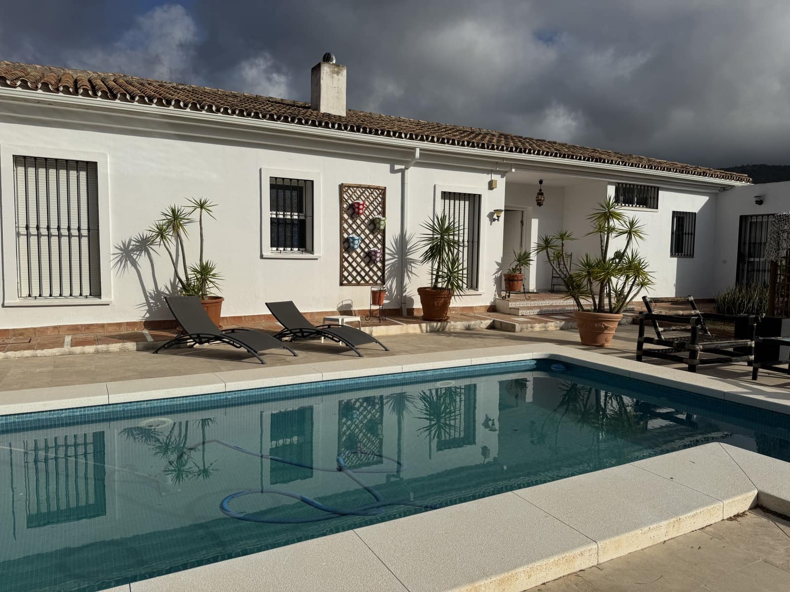 5 soverom Villa til salgs i Pinos de Alhaurin med svømmebasseng garasje - € 1 300 000 (Ref: 9367348)