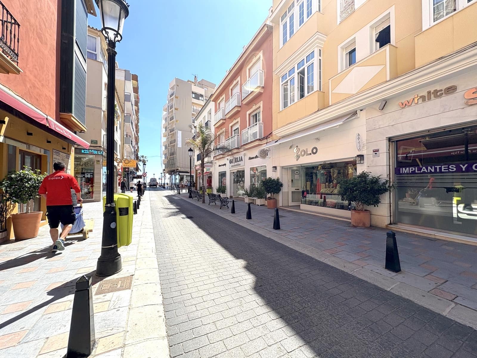 3 makuuhuone Huoneisto myytävänä paikassa Fuengirola mukana 
autotalli - 320 000 € (Ref: 9375156)