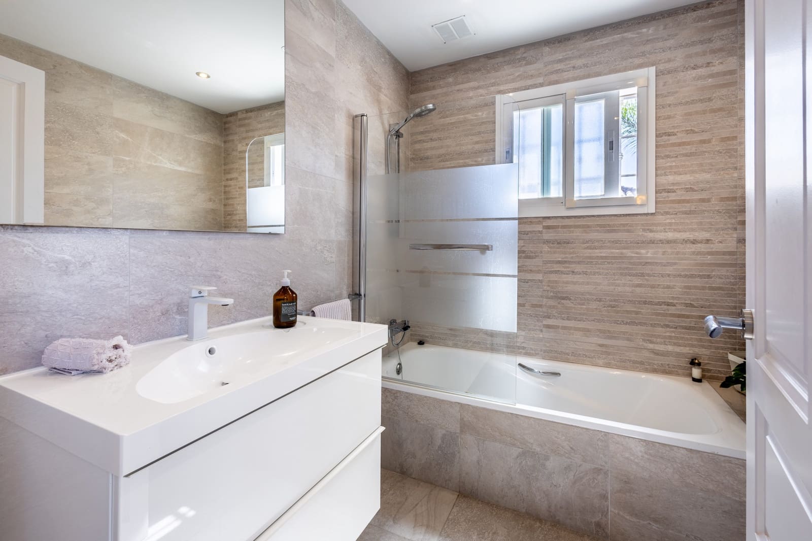 6 slaapkamer Villa te koop in Coin met zwembad garage - € 995.000 (Ref: 9375157)