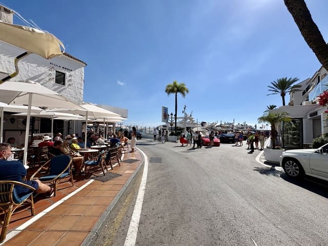 3 soveværelse Lejlighed til salg i Puerto Banus, Marbella med garage - € 1.095.000 (Ref: 9377891)