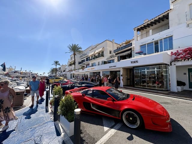 3 soveværelse Lejlighed til salg i Puerto Banus, Marbella med garage - € 1.095.000 (Ref: 9377891)