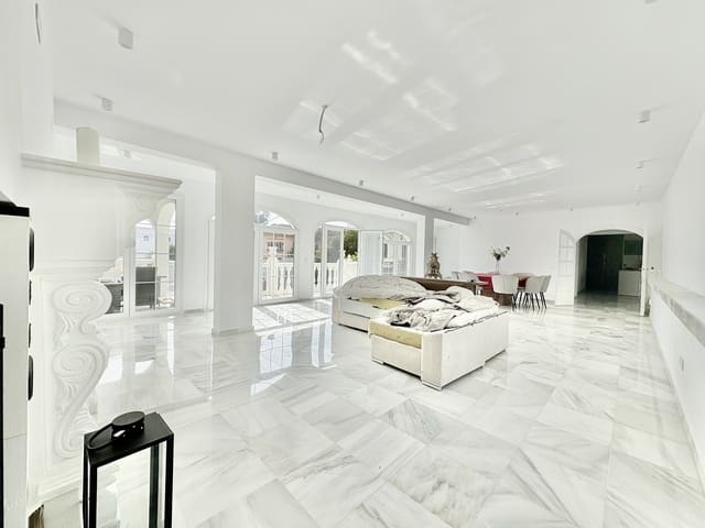 9 slaapkamer Villa te koop in Mijas Costa, Mijas met zwembad garage - € 1.699.000 (Ref: 9377892)