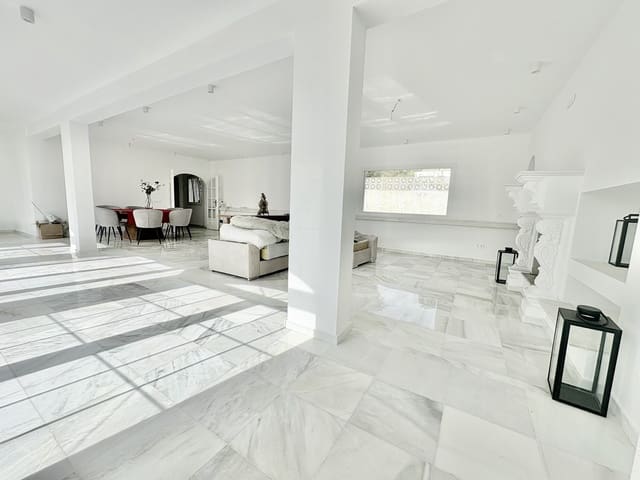 9 slaapkamer Villa te koop in Mijas Costa, Mijas met zwembad garage - € 1.699.000 (Ref: 9377892)