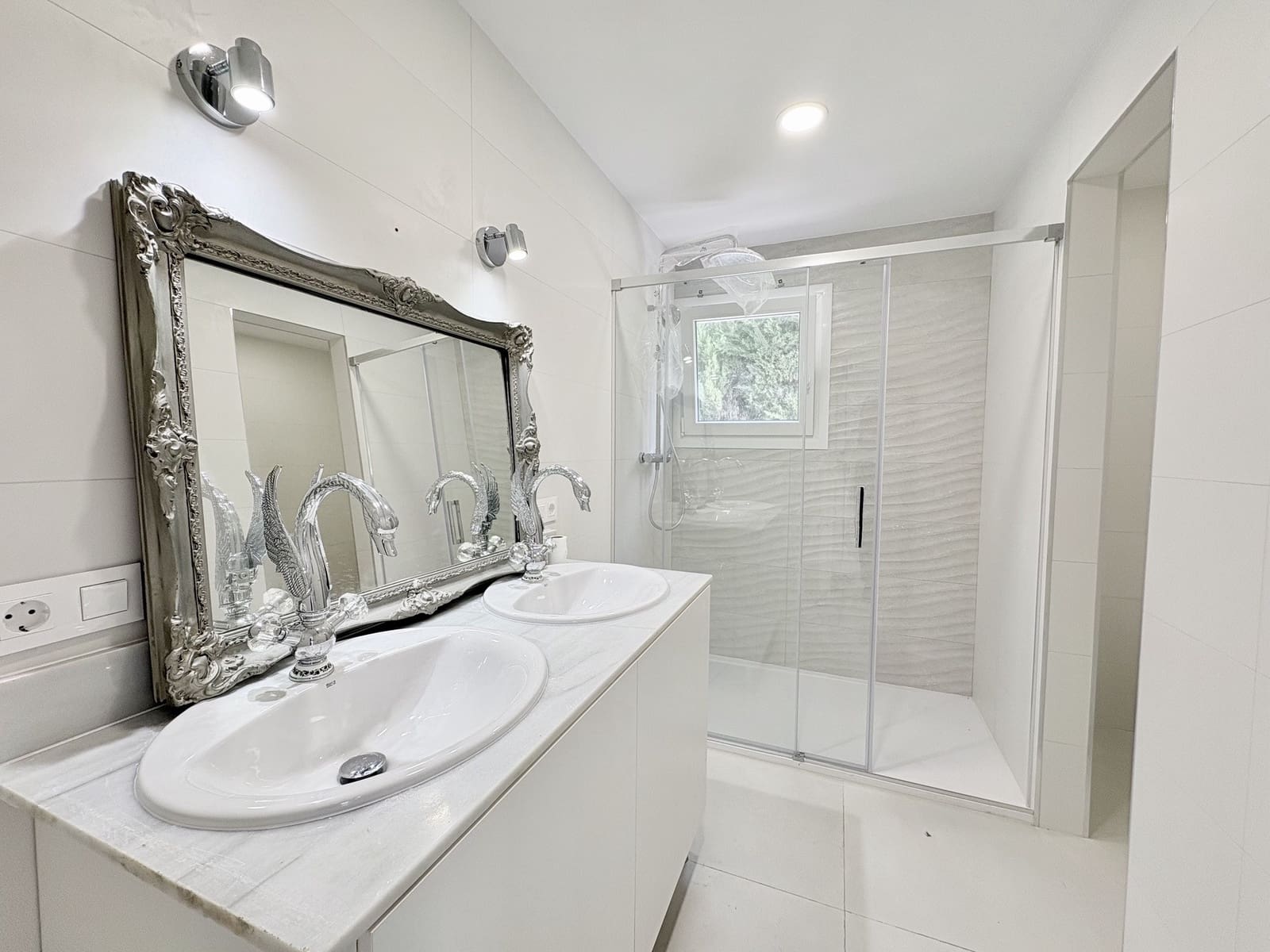 9 bedroom Villa for sale in Mijas Costa with pool garage - € 1,699,000 (Ref: 9377892)