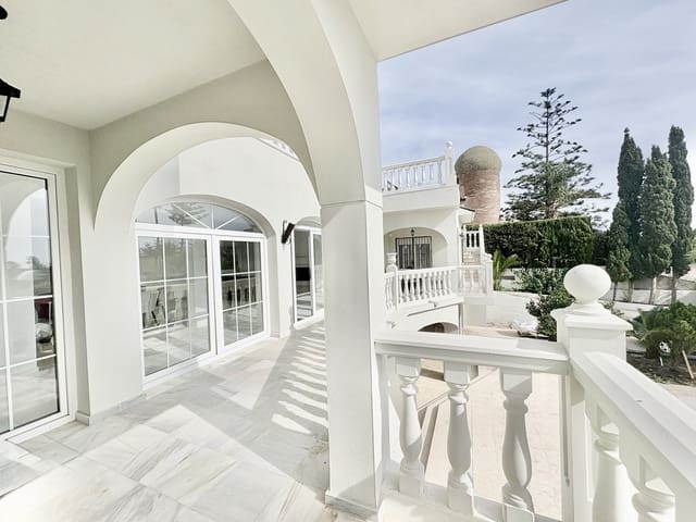 9 slaapkamer Villa te koop in Mijas Costa, Mijas met zwembad garage - € 1.699.000 (Ref: 9377892)