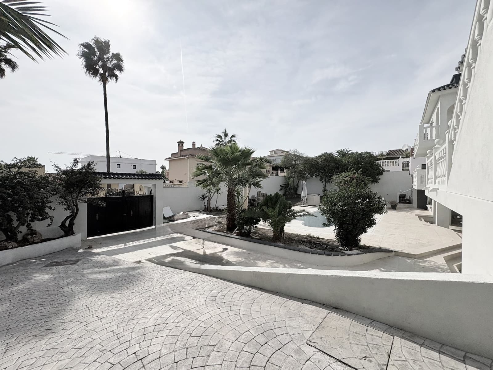 9 bedroom Villa for sale in Mijas Costa with pool garage - € 1,699,000 (Ref: 9377892)
