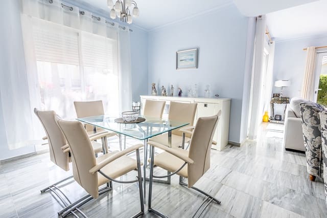 3 makuuhuone Huvila myytävänä paikassa Alhaurín Golf, Alhaurín el Grande mukana uima-altaan 
autotalli - 695 000 € (Ref: 9378940)