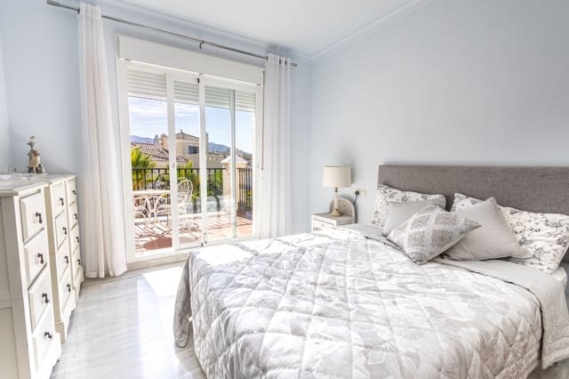 3 makuuhuone Huvila myytävänä paikassa Alhaurín Golf, Alhaurín el Grande mukana uima-altaan 
autotalli - 695 000 € (Ref: 9378940)