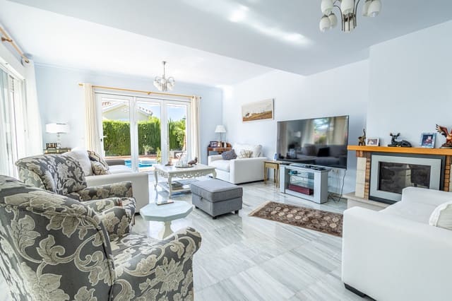 3 makuuhuone Huvila myytävänä paikassa Alhaurín Golf, Alhaurín el Grande mukana uima-altaan 
autotalli - 695 000 € (Ref: 9378940)