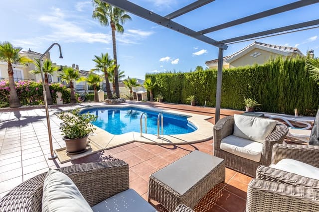 3 makuuhuone Huvila myytävänä paikassa Alhaurín Golf, Alhaurín el Grande mukana uima-altaan 
autotalli - 695 000 € (Ref: 9378940)