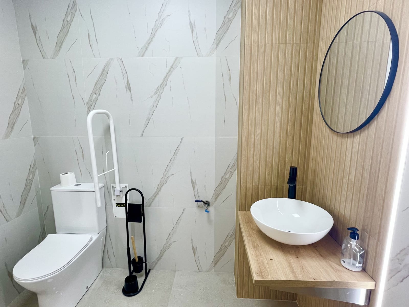 Yritys myytävänä paikassa Roquetas de Mar - 175 000 € (Ref: 9382572)