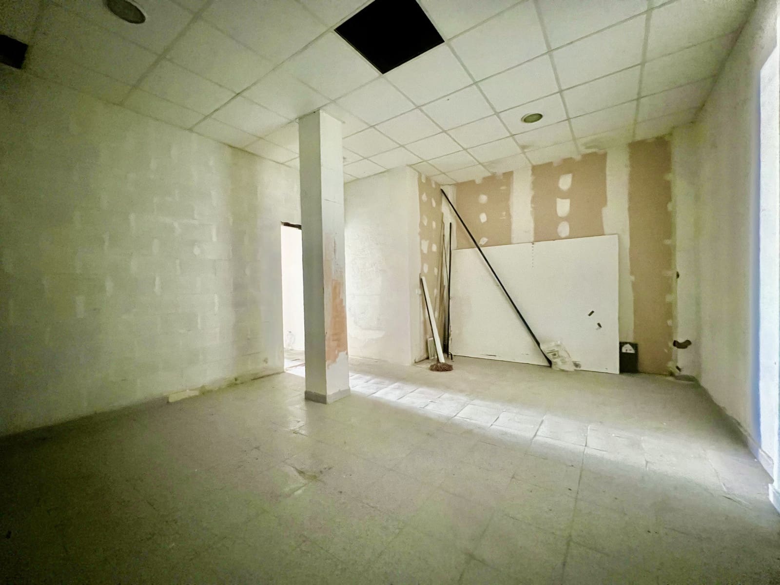 Business for sale in Vicar with garage - € 210,000 (Ref: 9382573)