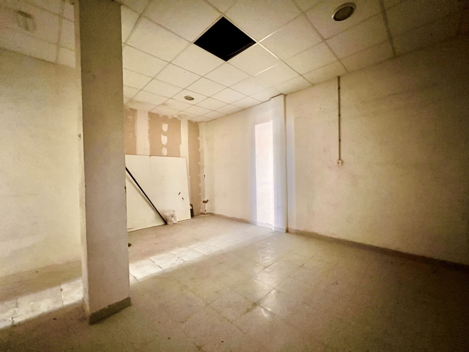 Business for sale in Vicar with garage - € 210,000 (Ref: 9382573)