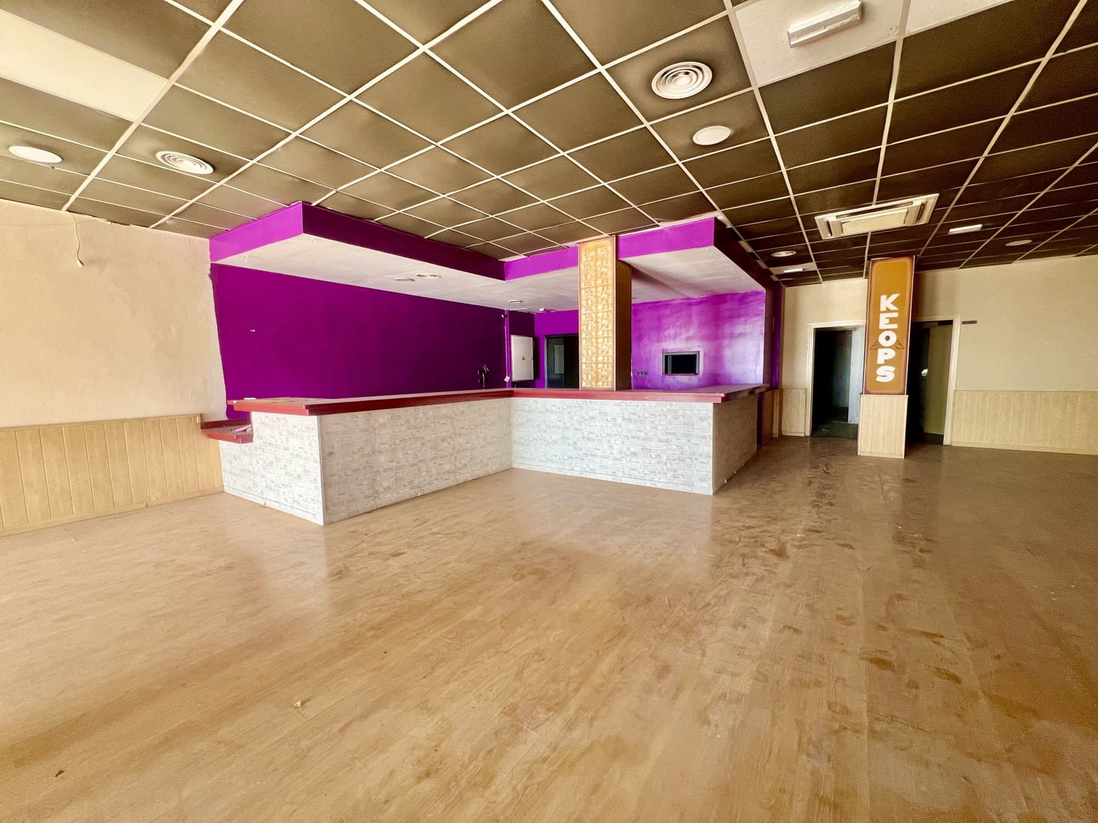 Business for sale in Vicar with garage - € 210,000 (Ref: 9382573)