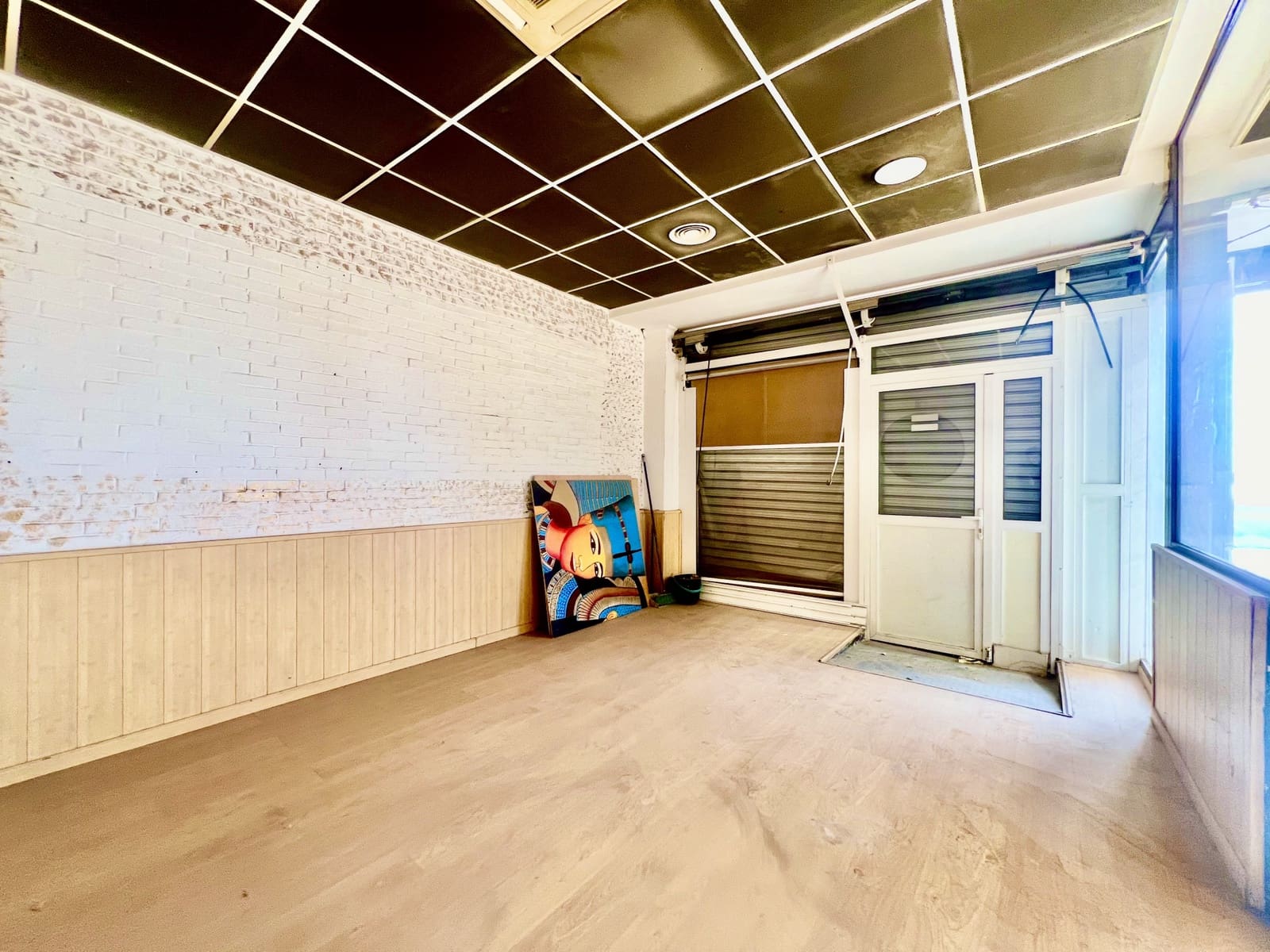 Business for sale in Vicar with garage - € 210,000 (Ref: 9382573)