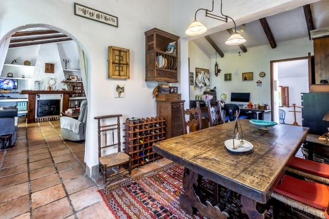 3 makuuhuone Huvila myytävänä paikassa Alhaurín el Grande mukana uima-altaan 
autotalli - 680 000 € (Ref: 9387801)