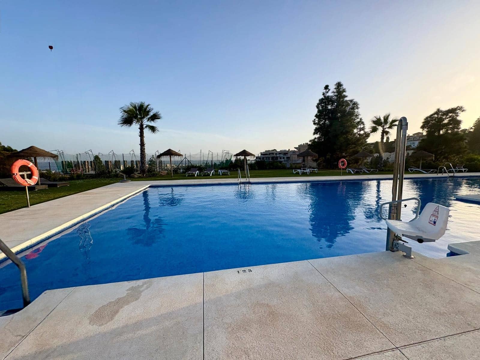 3 Zimmer Apartment zu verkaufen in Mijas Costa mit Pool Garage - 600.000 € (Ref: 9395898)