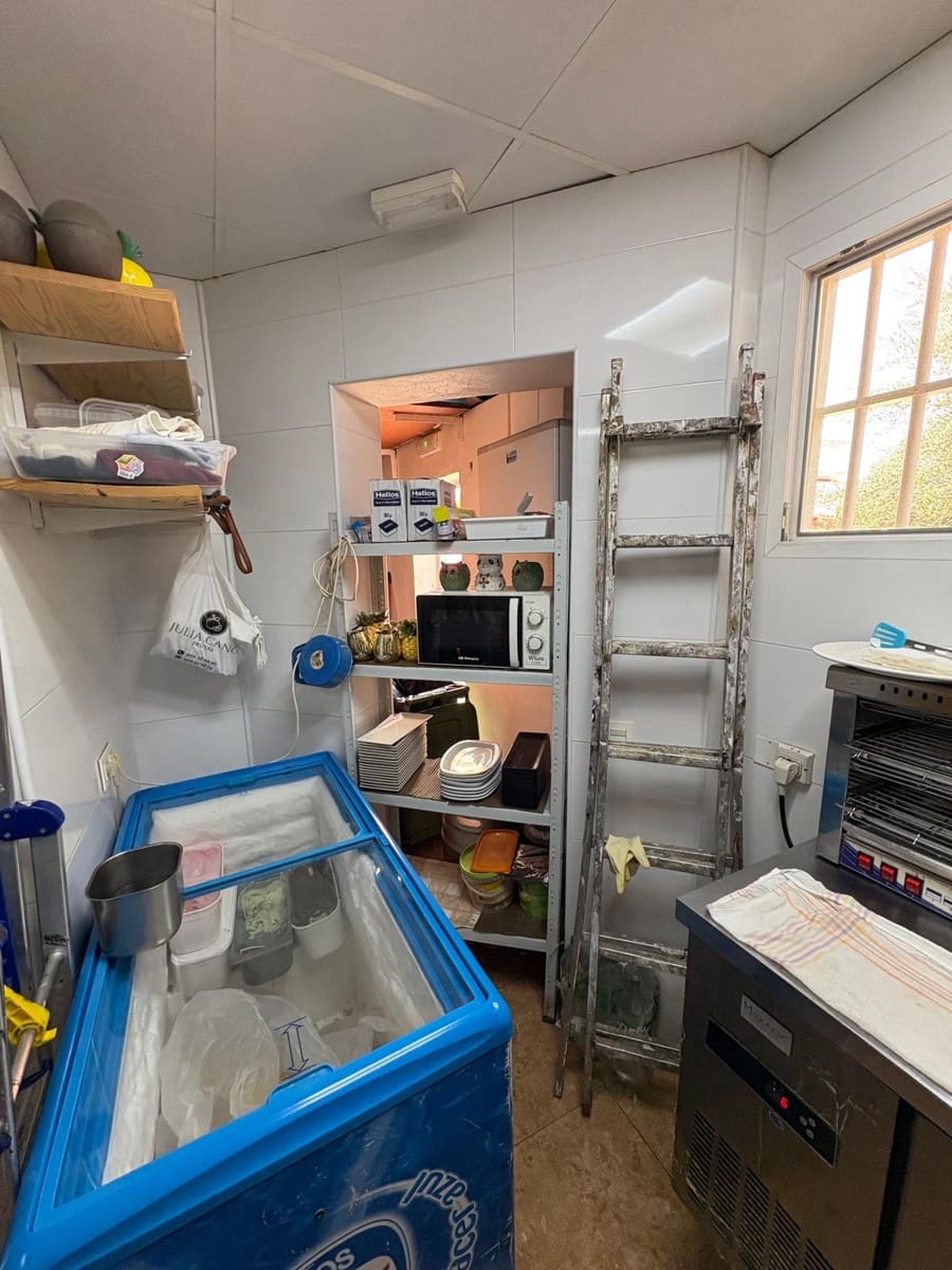 Restaurant/Bar til salgs i Roquetas de Mar - € 478 000 (Ref: 9395899)