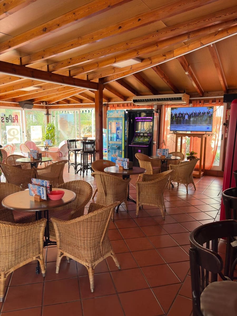 Restaurant/Bar til salgs i Roquetas de Mar - € 478 000 (Ref: 9395899)