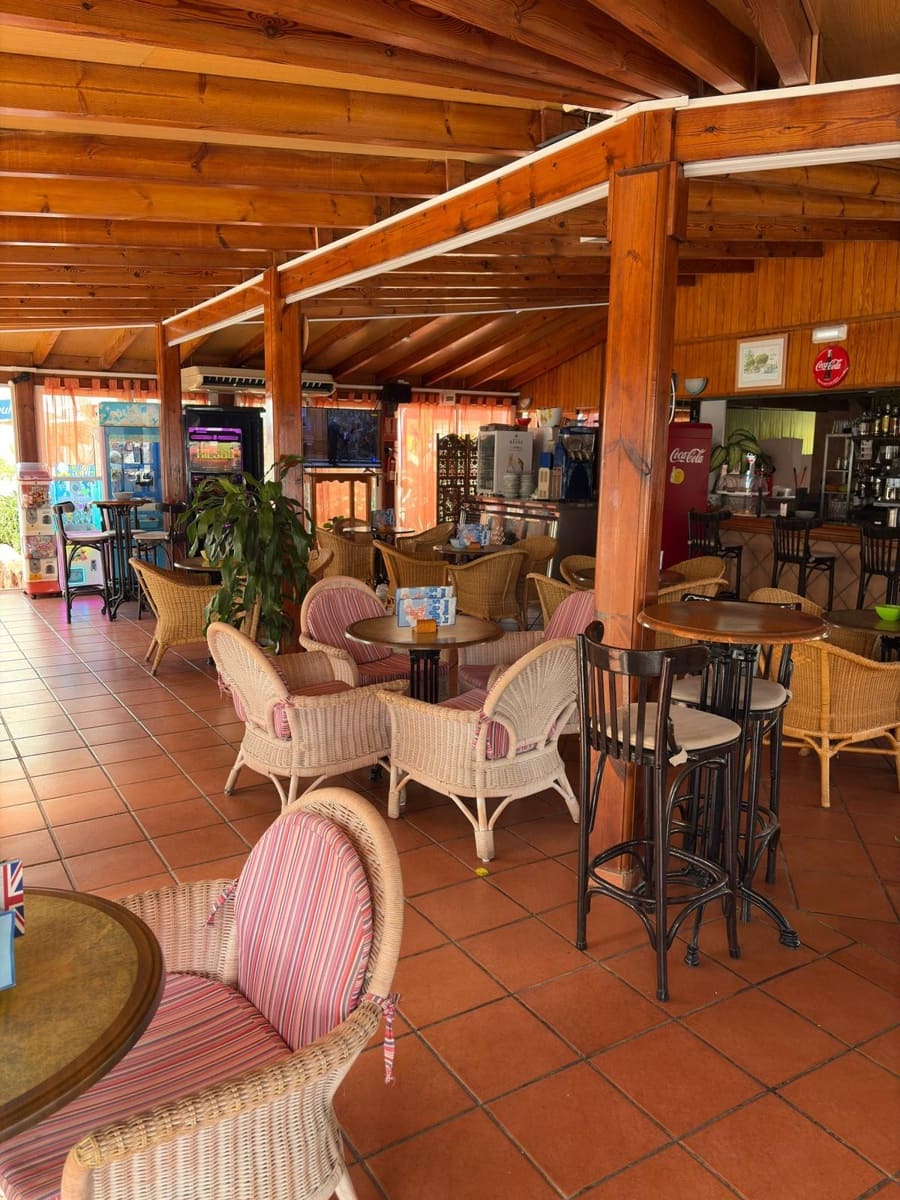 Restaurant/Bar til salgs i Roquetas de Mar - € 478 000 (Ref: 9395899)