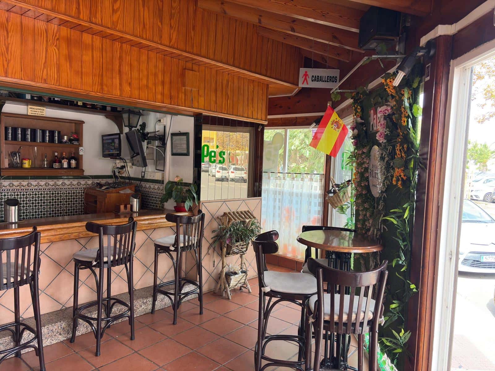 Restaurant/Bar til salgs i Roquetas de Mar - € 478 000 (Ref: 9395899)