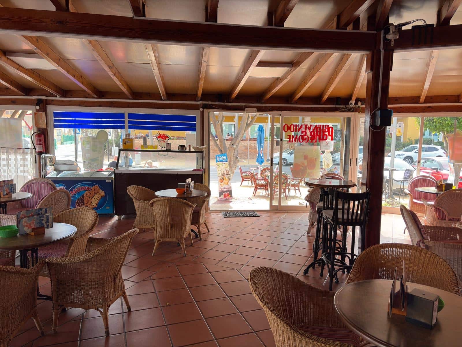 Restaurant/Bar for sale in Roquetas de Mar - € 478,000 (Ref: 9395899)
