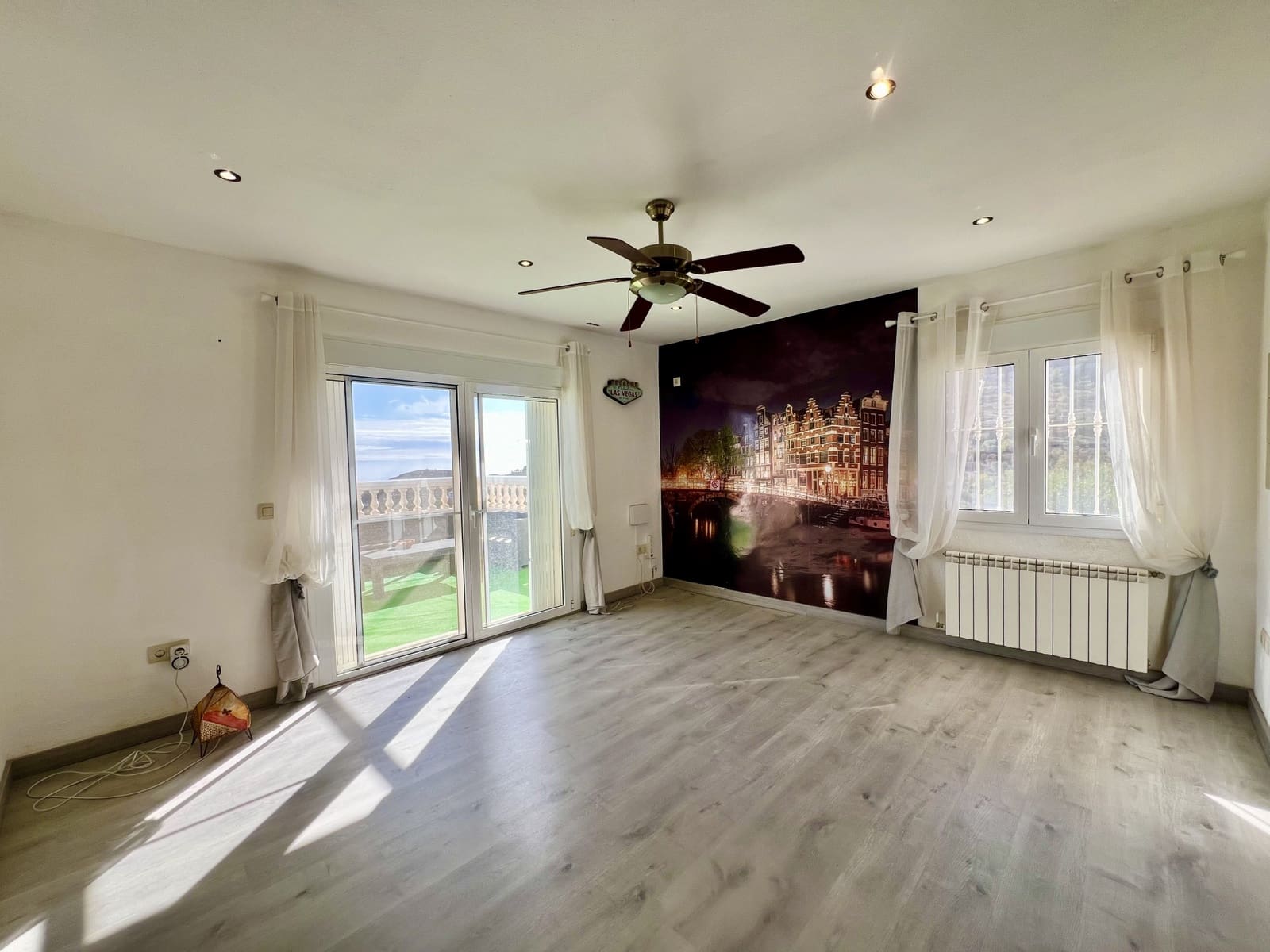 5 makuuhuone Huvila myytävänä paikassa Felix mukana uima-altaan 
autotalli - 377 000 € (Ref: 9395902)