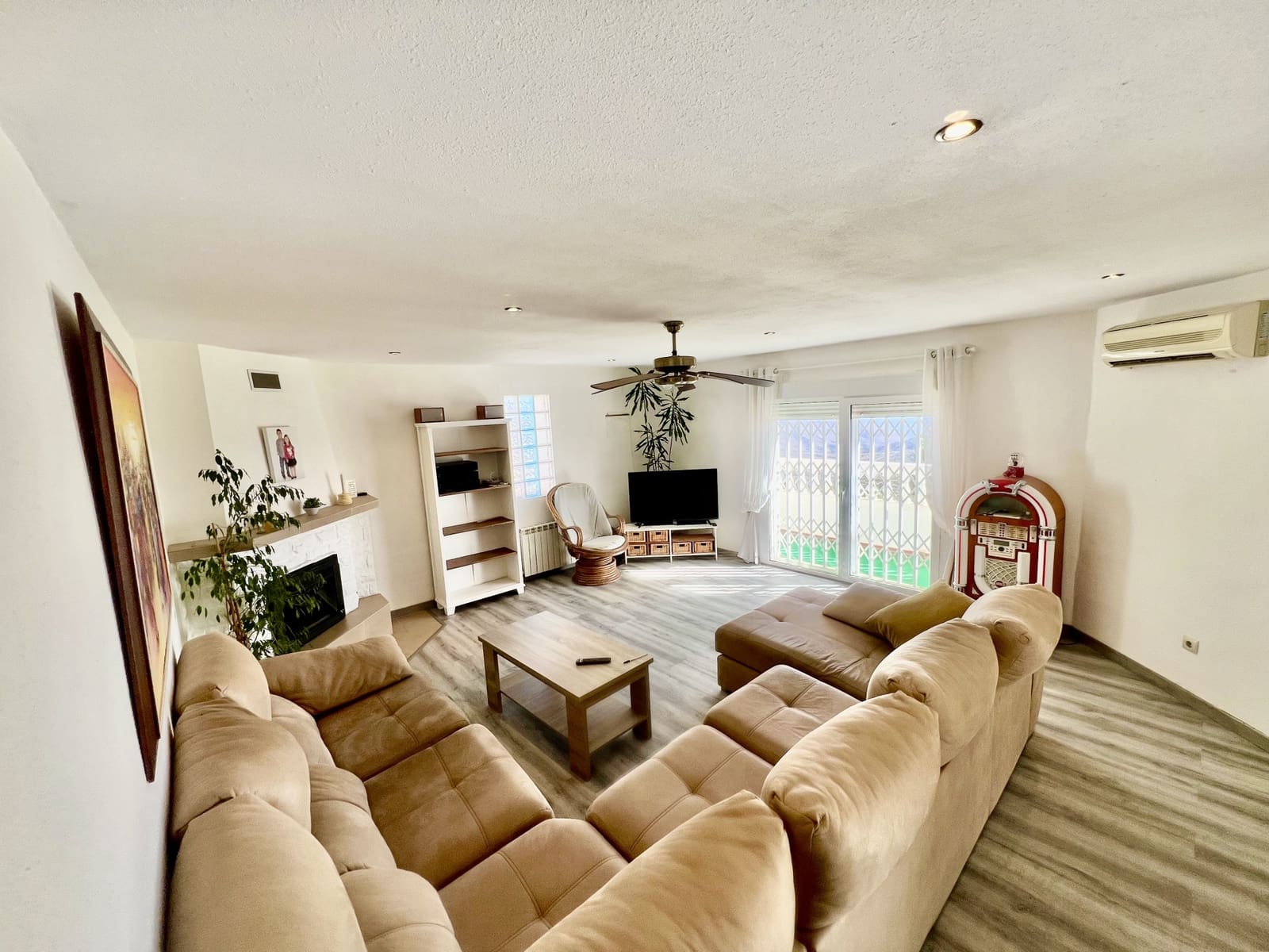 5 makuuhuone Huvila myytävänä paikassa Felix mukana uima-altaan 
autotalli - 377 000 € (Ref: 9395902)