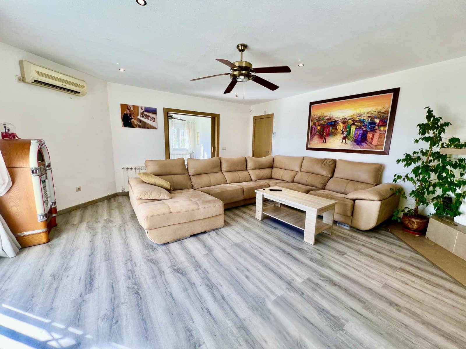 5 makuuhuone Huvila myytävänä paikassa Felix mukana uima-altaan 
autotalli - 377 000 € (Ref: 9395902)