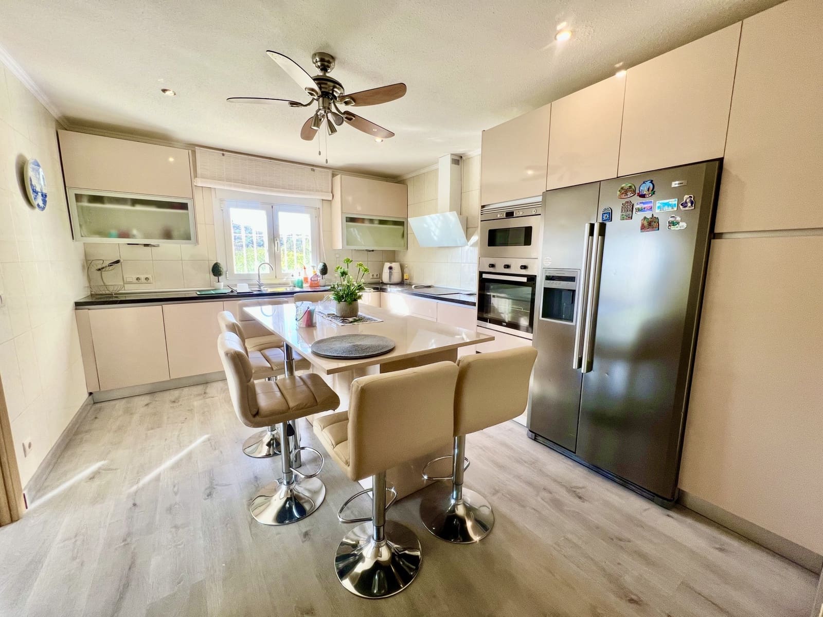 5 makuuhuone Huvila myytävänä paikassa Felix mukana uima-altaan 
autotalli - 377 000 € (Ref: 9395902)