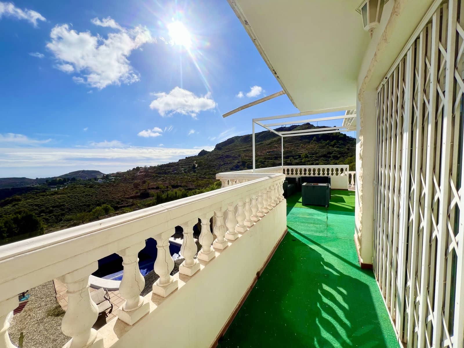 5 makuuhuone Huvila myytävänä paikassa Felix mukana uima-altaan 
autotalli - 377 000 € (Ref: 9395902)