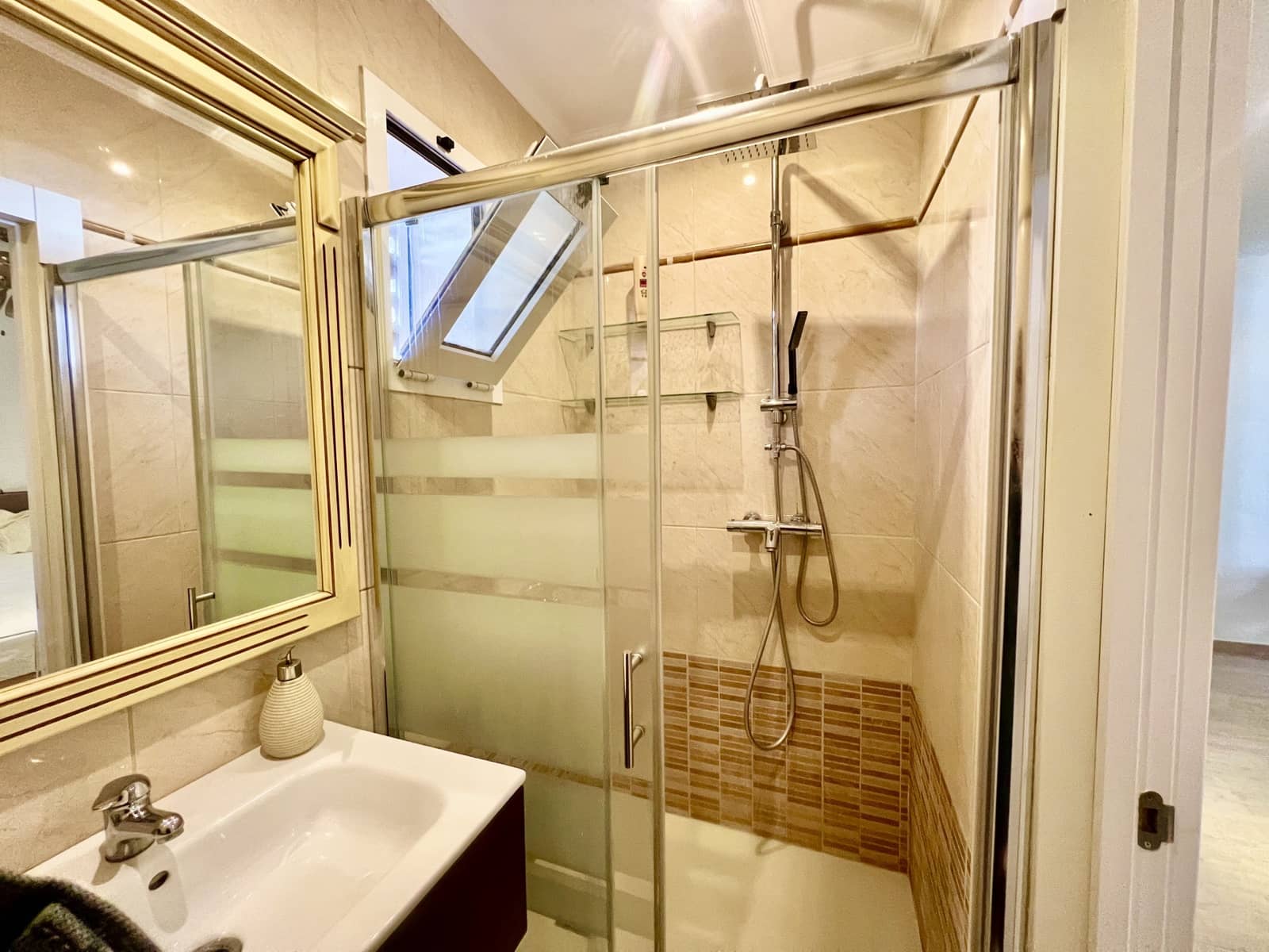 5 makuuhuone Huvila myytävänä paikassa Felix mukana uima-altaan 
autotalli - 377 000 € (Ref: 9395902)