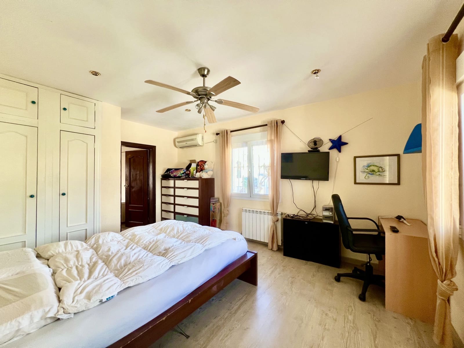 5 makuuhuone Huvila myytävänä paikassa Felix mukana uima-altaan 
autotalli - 377 000 € (Ref: 9395902)