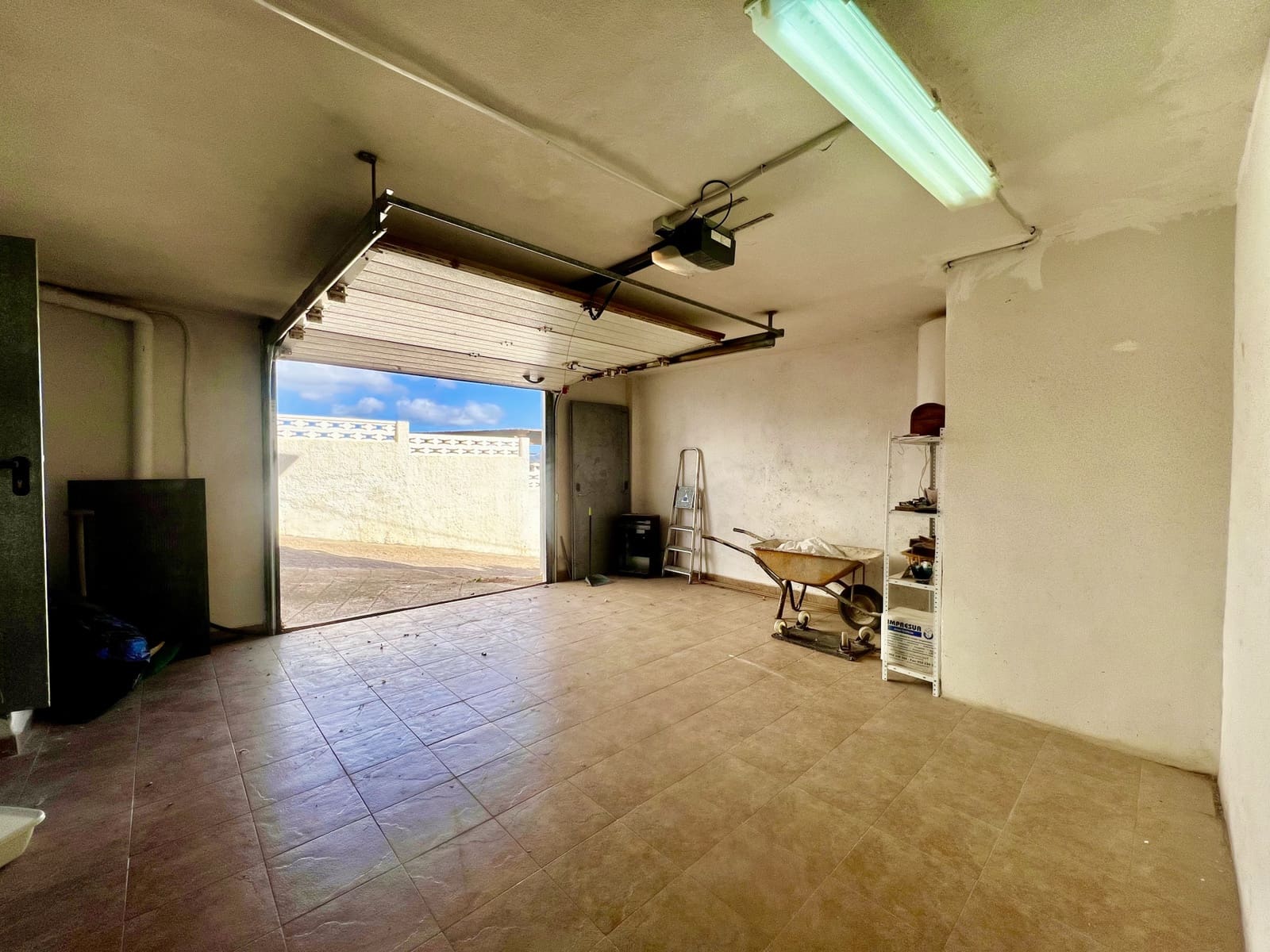 5 makuuhuone Huvila myytävänä paikassa Felix mukana uima-altaan 
autotalli - 377 000 € (Ref: 9395902)