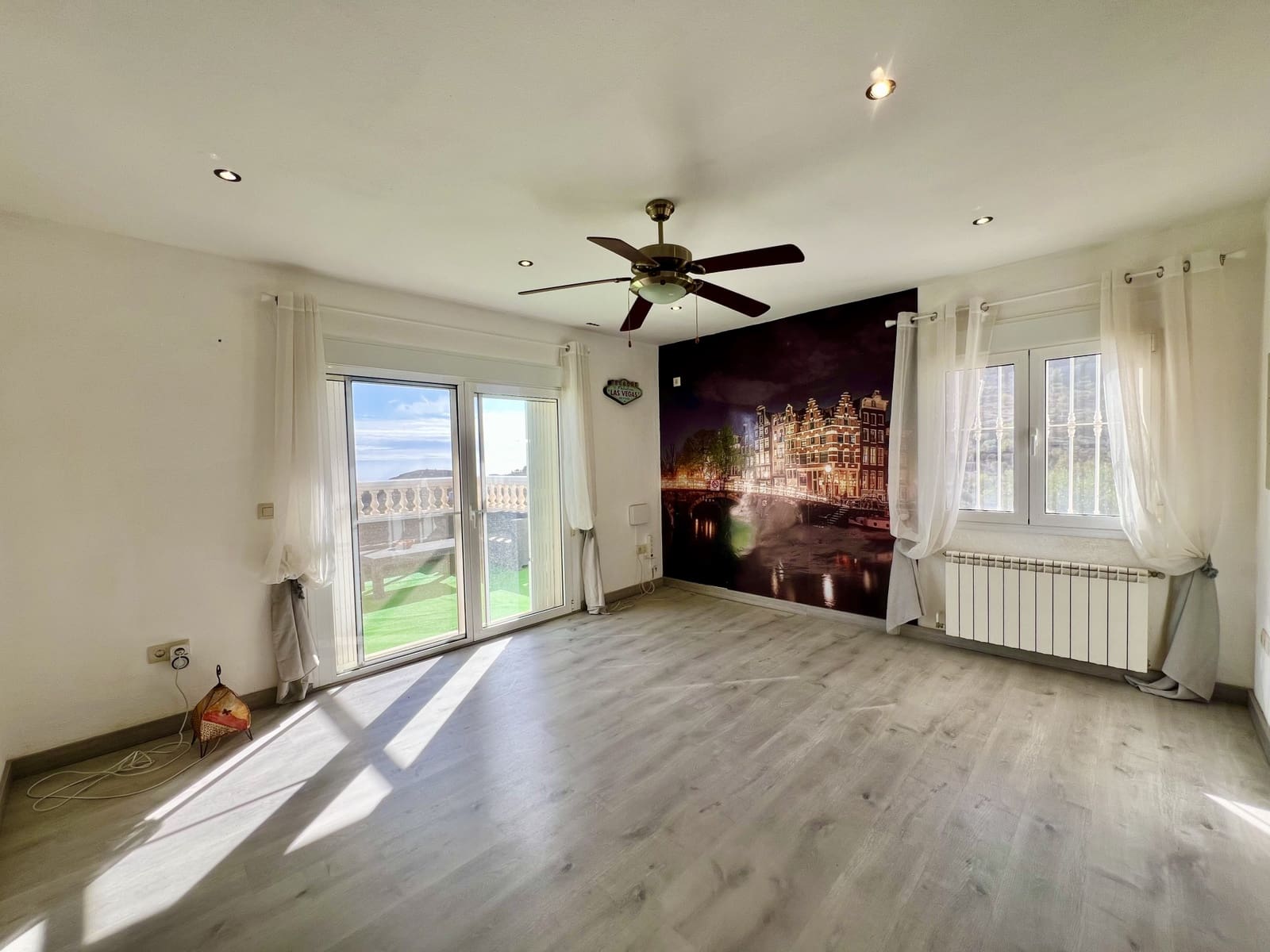 5 soveværelse Villa til salg i Felix med swimmingpool garage - € 377.000 (Ref: 9395902)