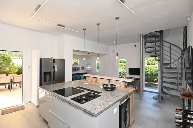 2 sovrum Villa till salu i Es Figueral, Santa Eulalia / Santa Eularia med garage - 1 180 000 € (Ref: 9395904)