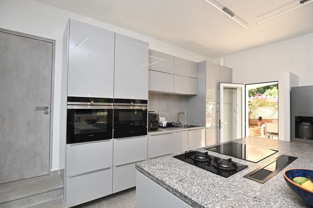 2 sovrum Villa till salu i Es Figueral, Santa Eulalia / Santa Eularia med garage - 1 180 000 € (Ref: 9395904)