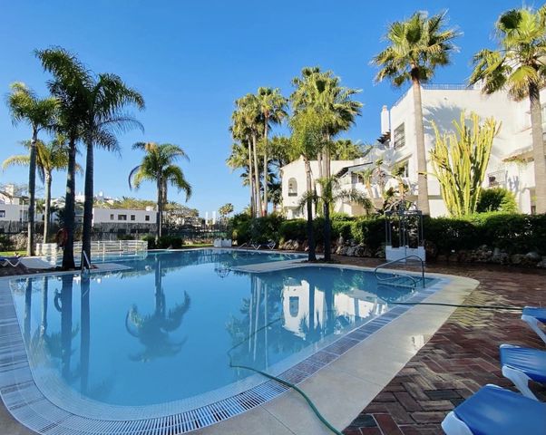 3 soveværelse Penthouse til salg i Marbella med swimmingpool garage - € 1.600.000 (Ref: 9400777)