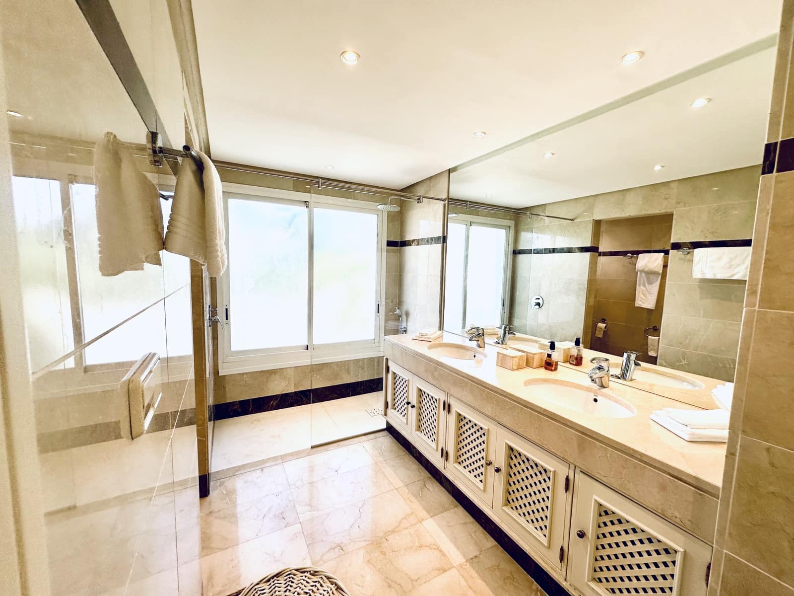 3 soveværelse Penthouse til salg i Marbella med swimmingpool garage - € 1.600.000 (Ref: 9400777)